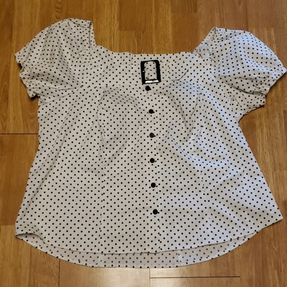 dressbarn Tops - NWT b/w polka dot plus puff sleeve top 1X